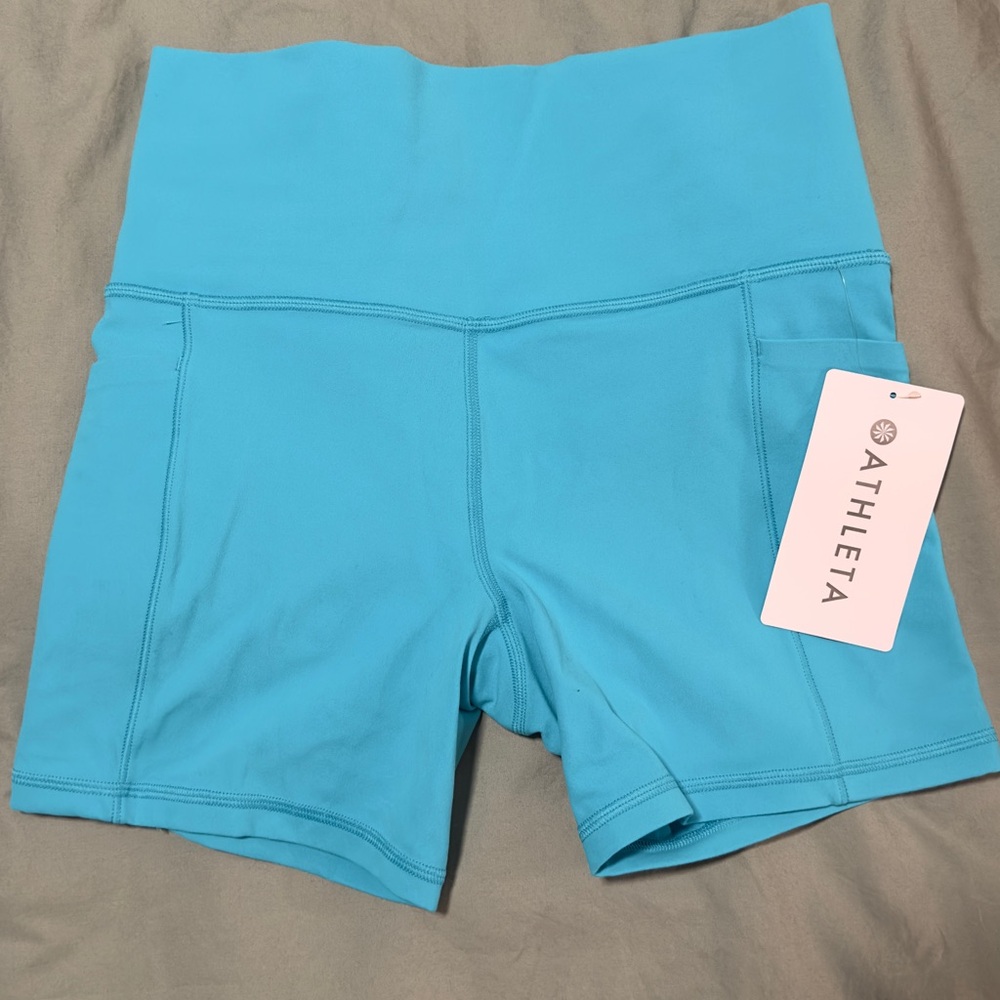 Athleta salutation stash high rise 5” short size small blue NWT